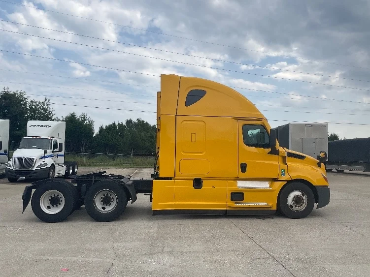 2022 Freightliner Cascadia in Bowling Green, KY — photo 8