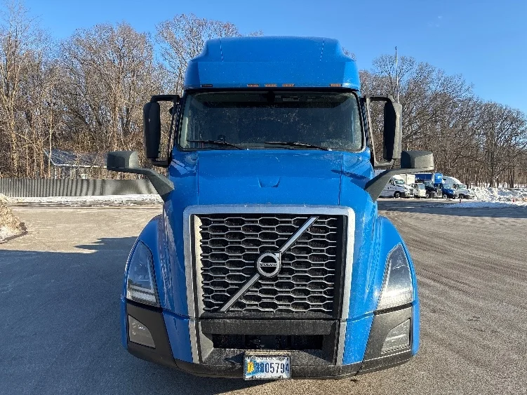 2021 Volvo - image 2