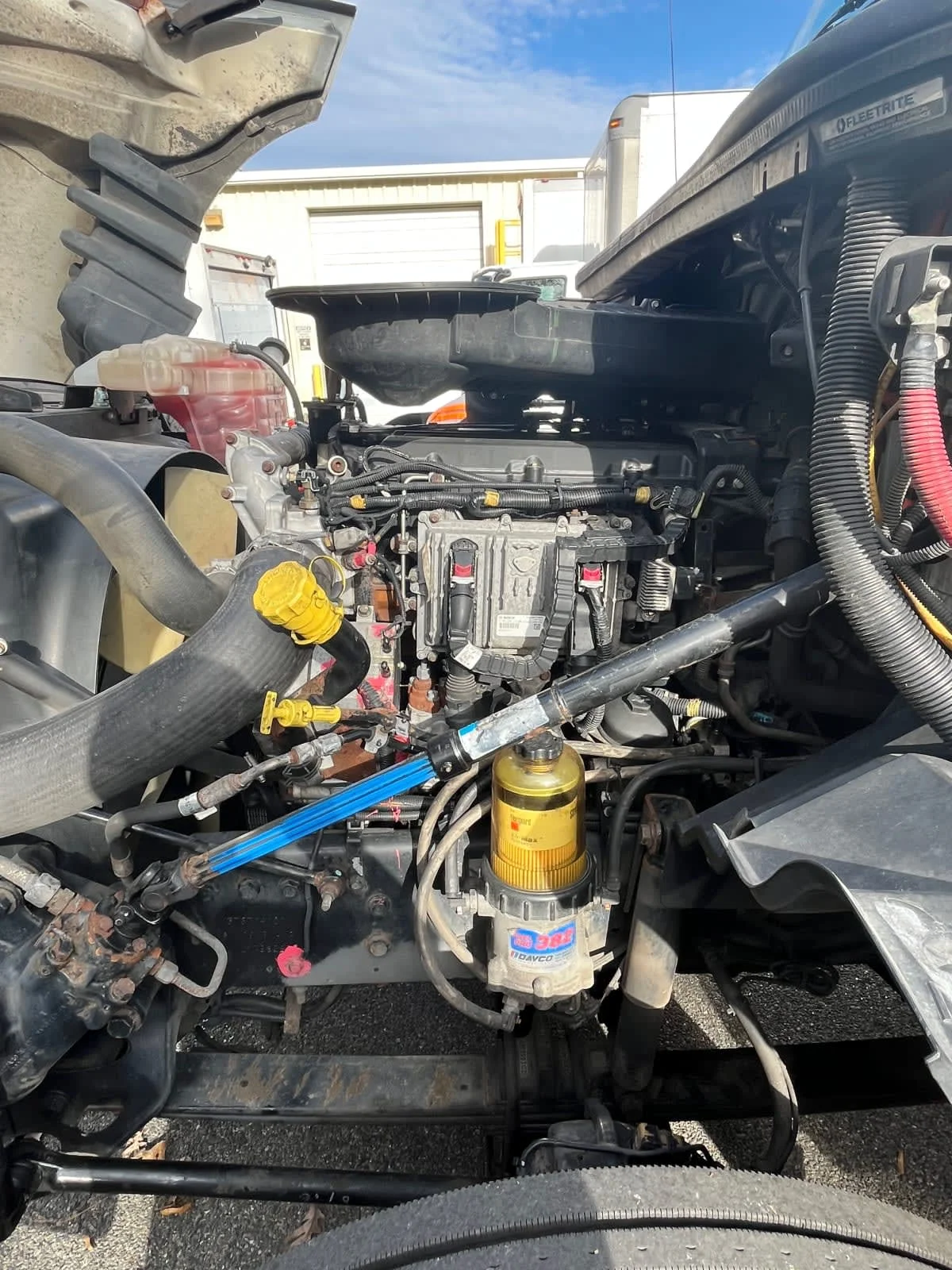 2019 International LT - image 8