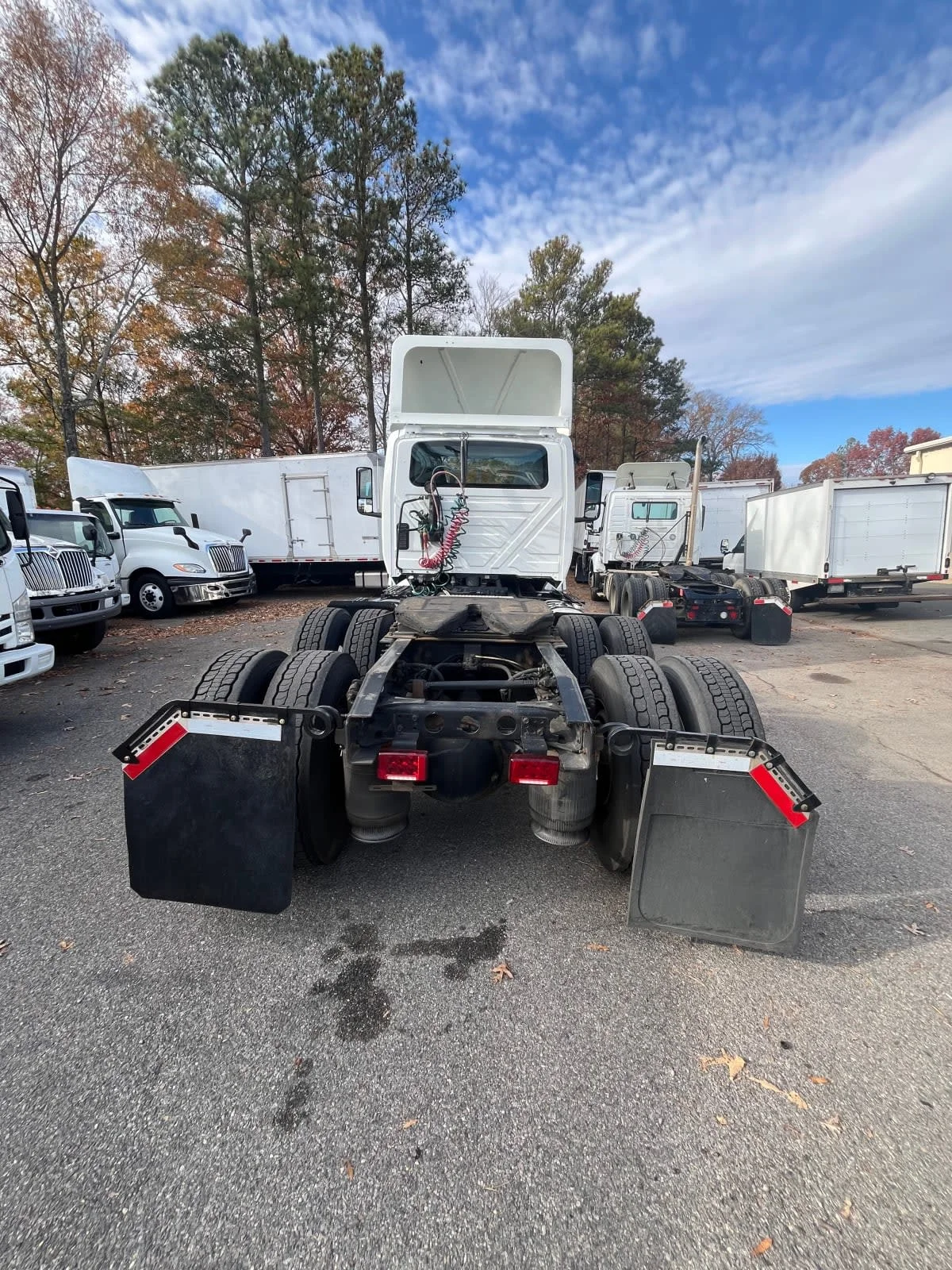 2019 International LT - image 5