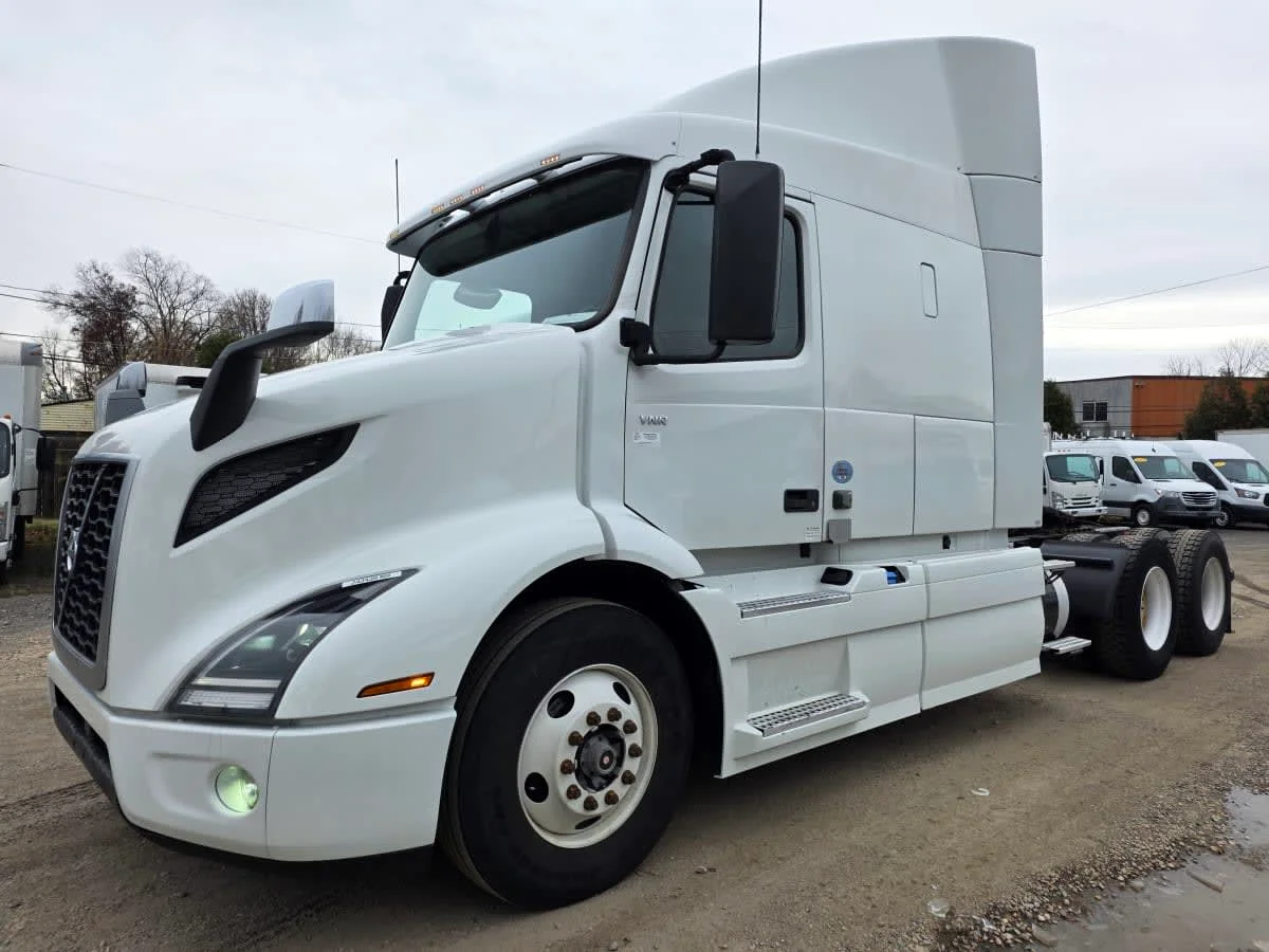 2020 Volvo VNR 640 in Bensalem, PA