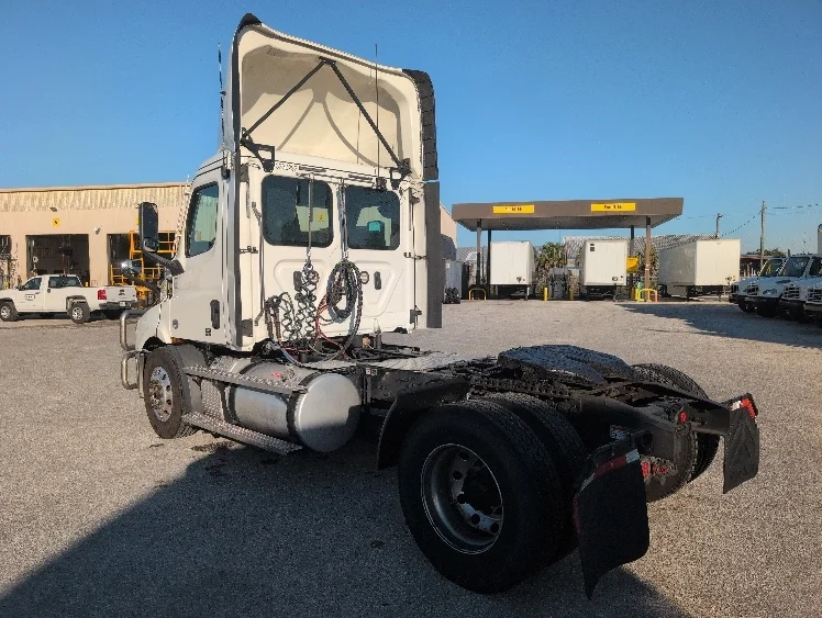 2020 Freightliner Cascadia in Ocala, FL — photo 5
