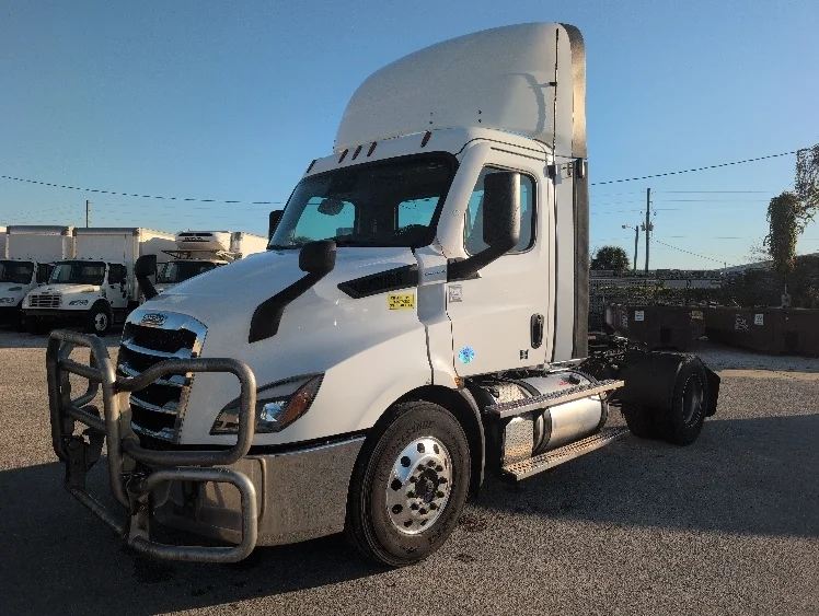 2020 Freightliner Cascadia in Ocala, FL — photo 3