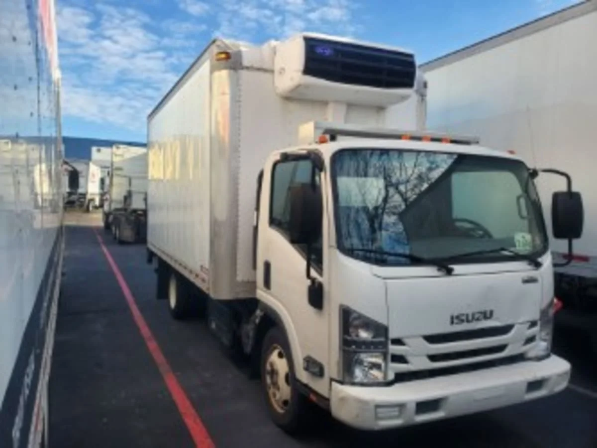 2018 Isuzu NRR in Bensalem, PA — photo 3