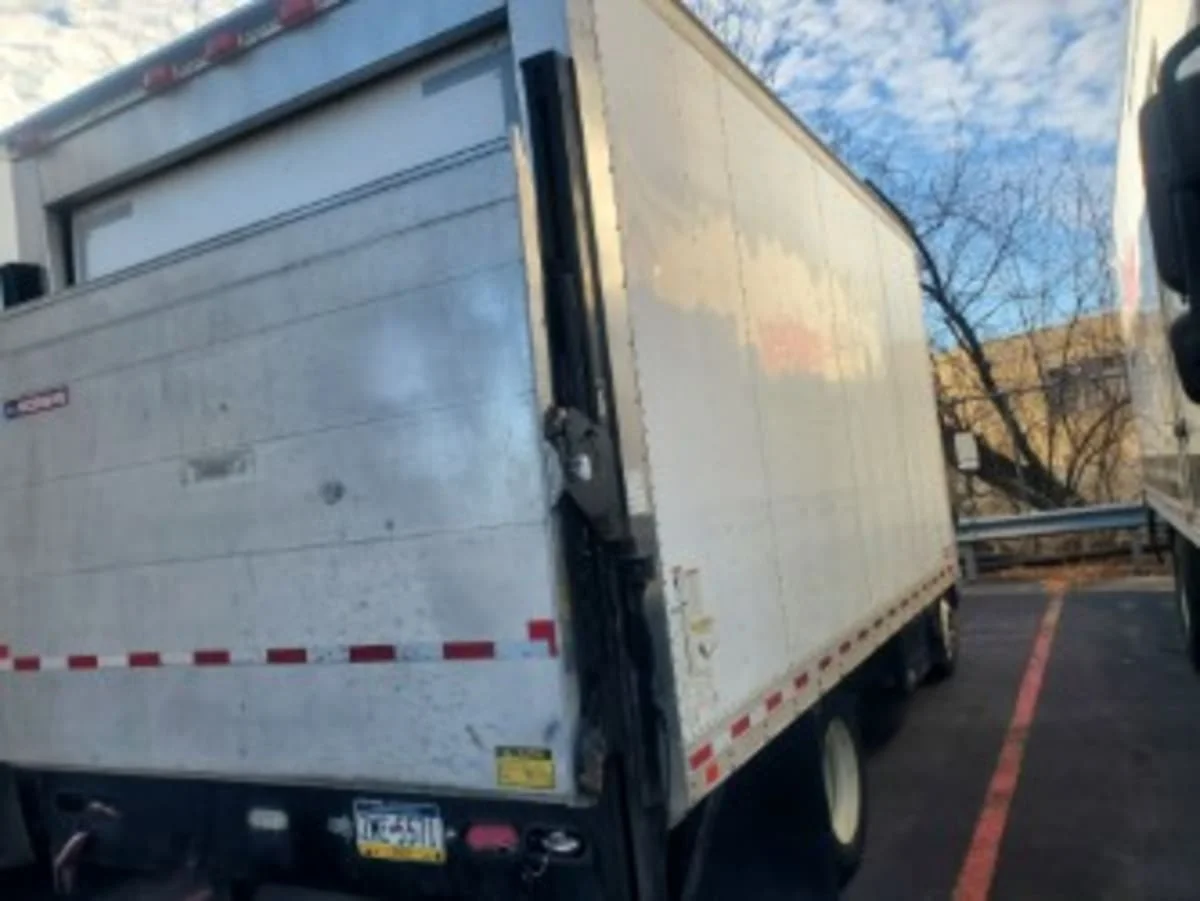 2018 Isuzu NRR in Bensalem, PA — photo 6