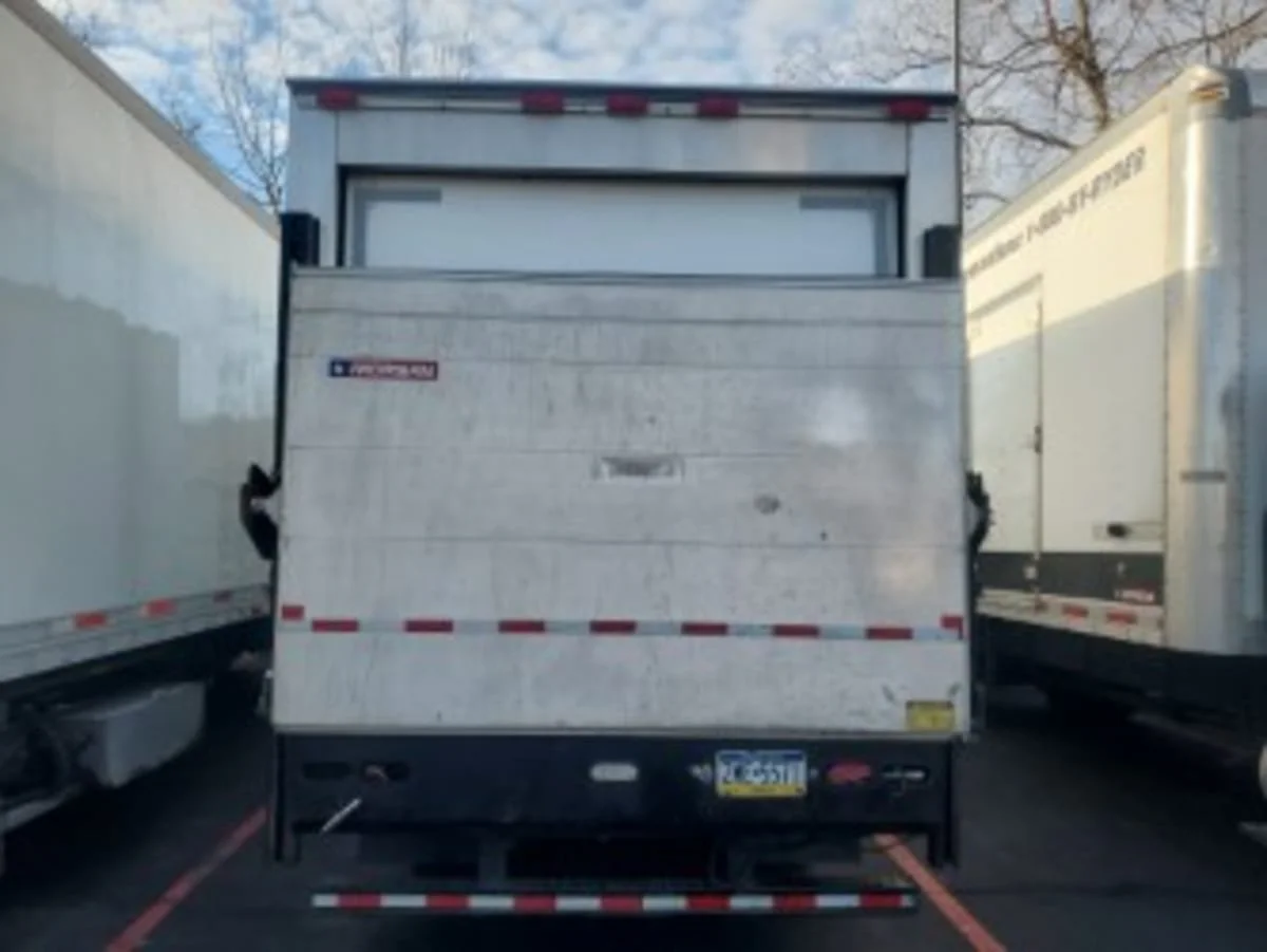 2018 Isuzu NRR in Bensalem, PA — photo 9