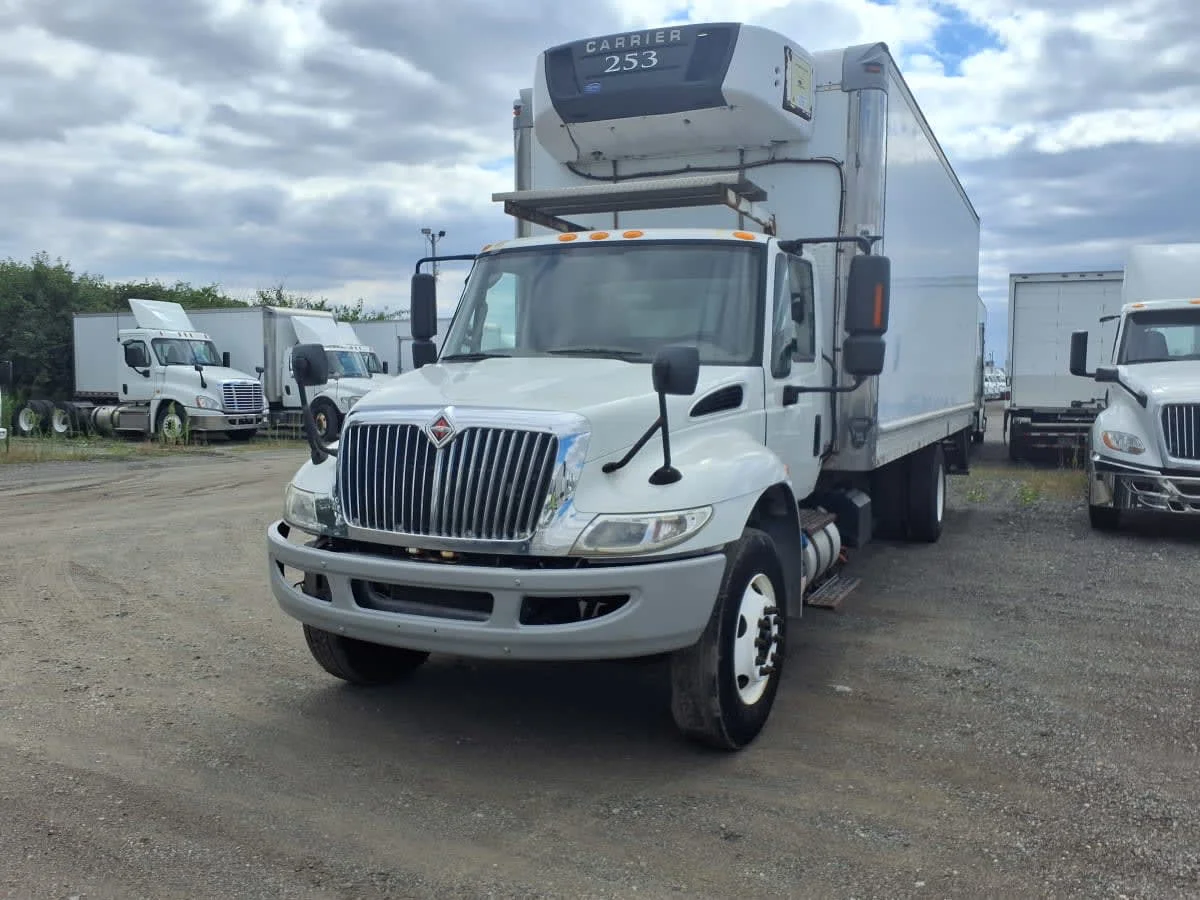 2018 International 4300 - image 3