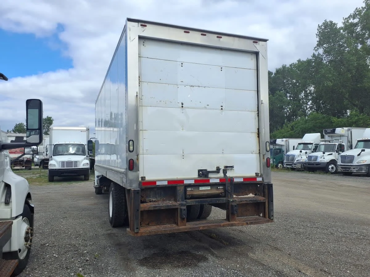 2018 International 4300 - image 4