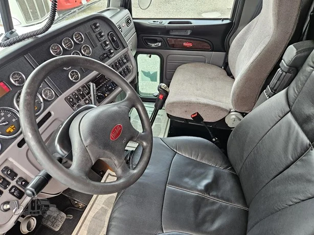2020 Peterbilt 389 in MS — photo 9