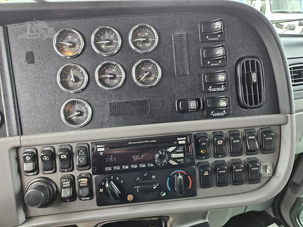 2020 Peterbilt 389 in MS — photo 11