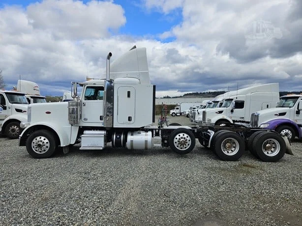 2020 Peterbilt 389 in MS — photo 2