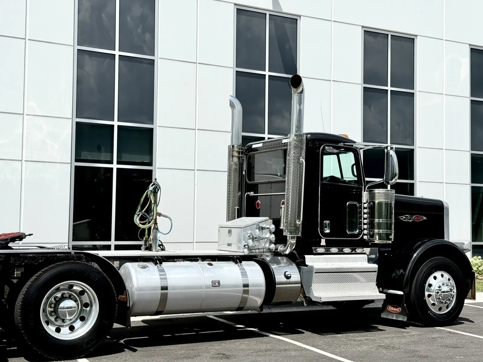 2021 Peterbilt 389 - image 7