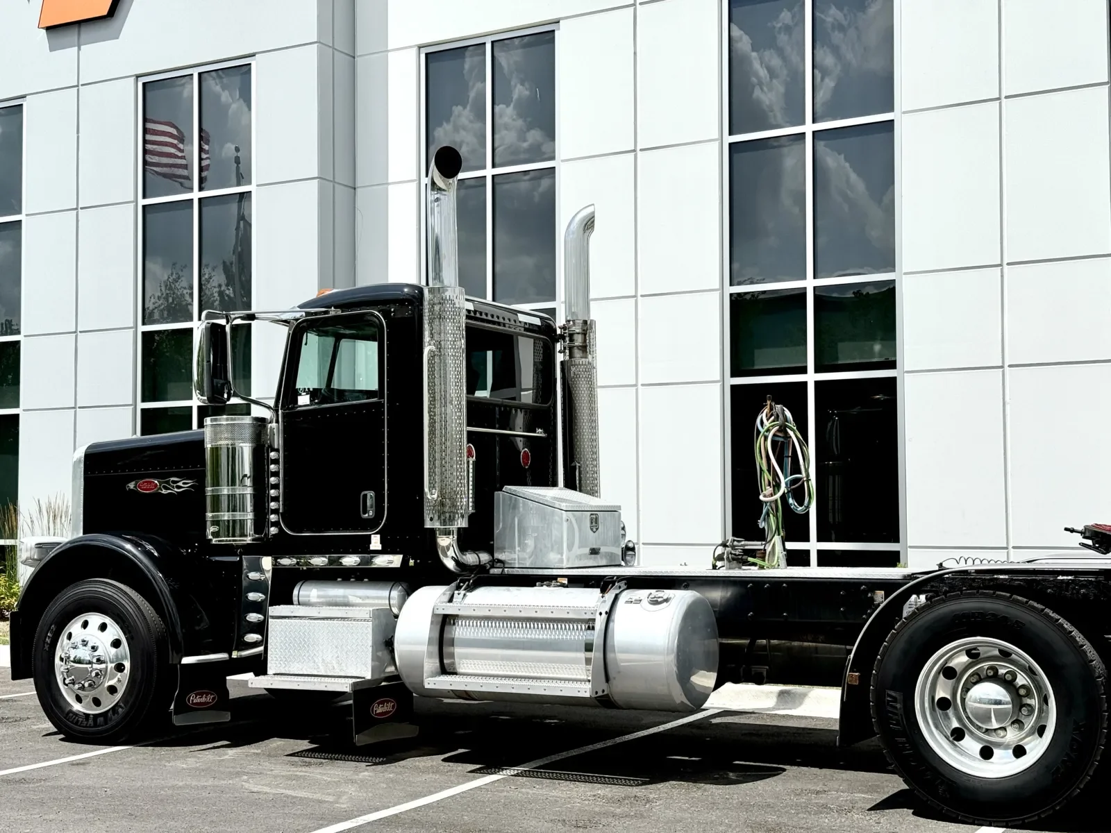 2021 Peterbilt 389 - image 8