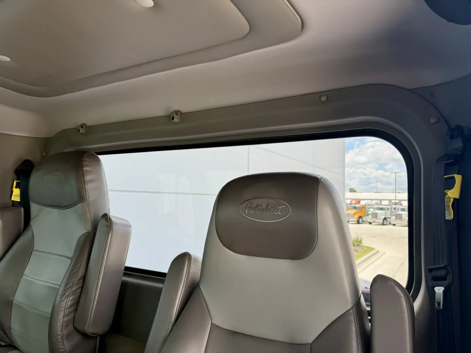 2021 Peterbilt 389 - image 20