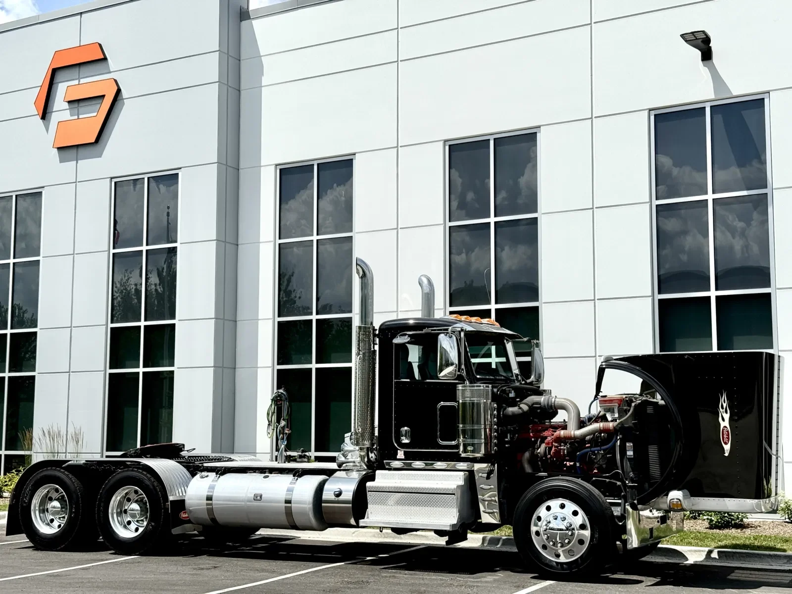 2021 Peterbilt 389 - image 9