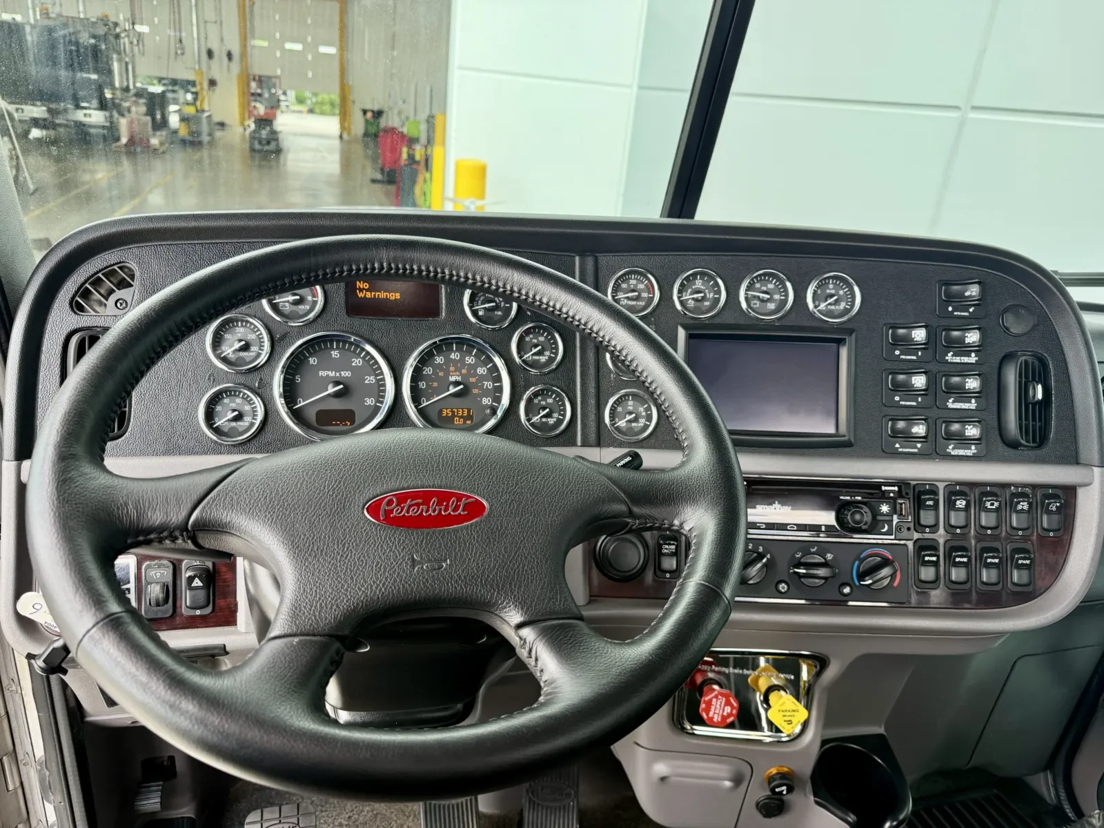 2021 Peterbilt 389 in New Lenox, IL — photo 16