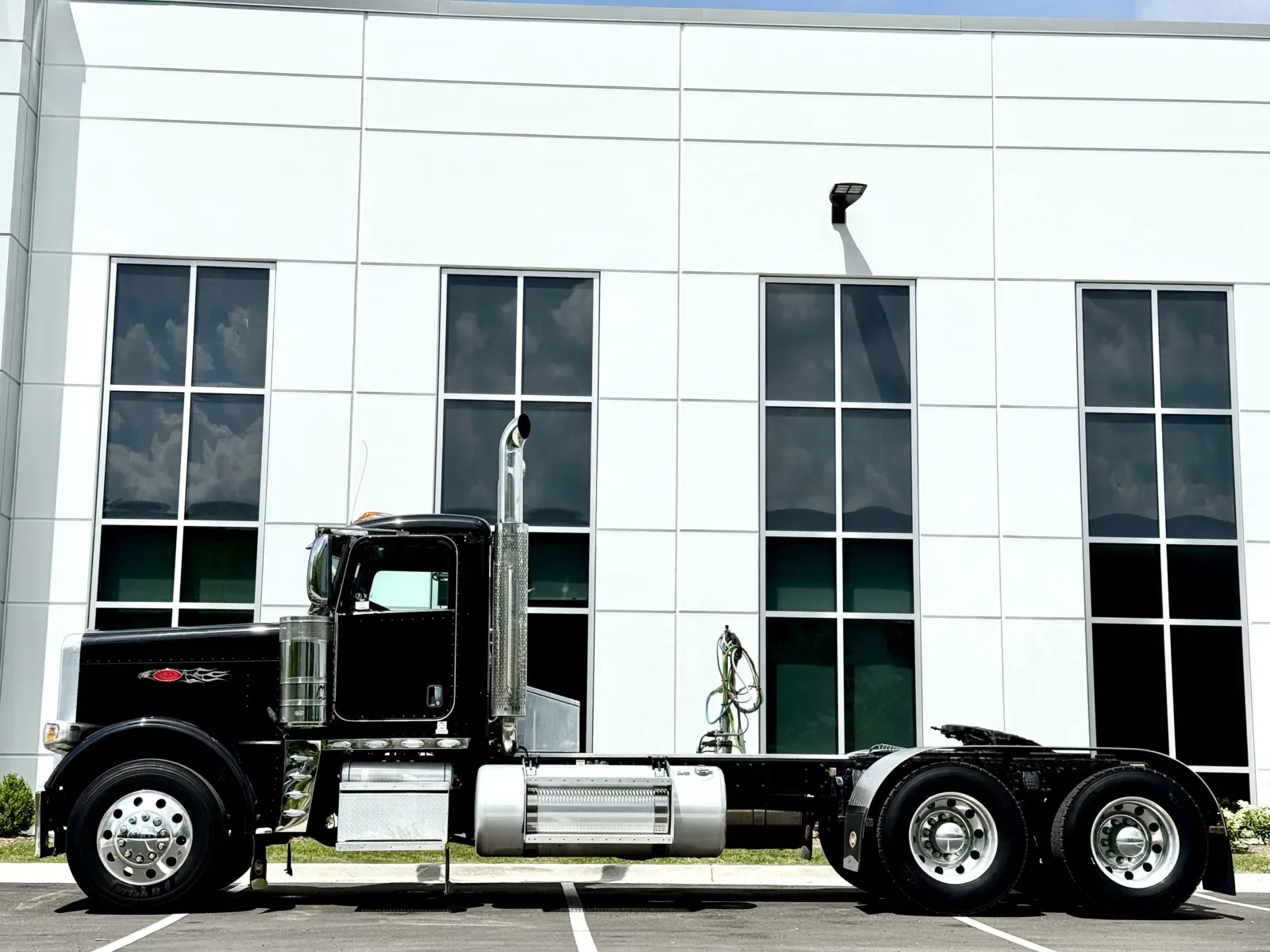 2021 Peterbilt 389 in New Lenox, IL — photo 4