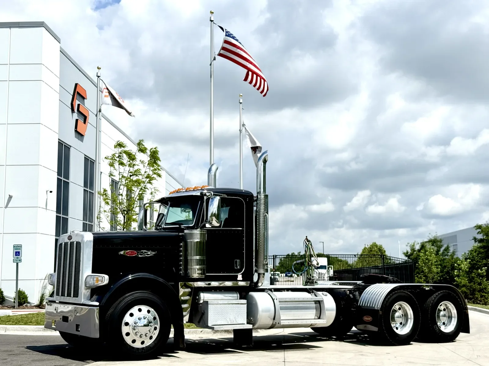 2021 Peterbilt 389 in New Lenox, IL