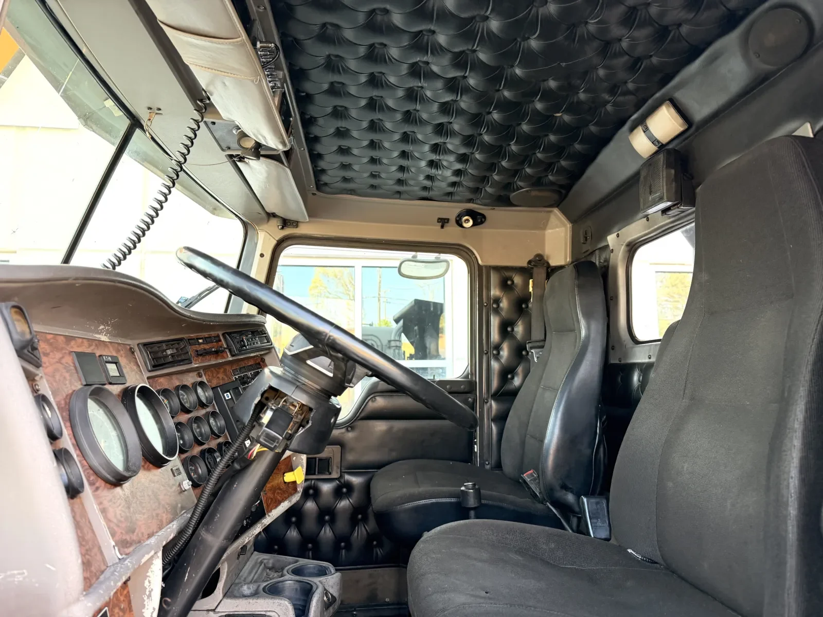 2001 Kenworth W900 - image 15