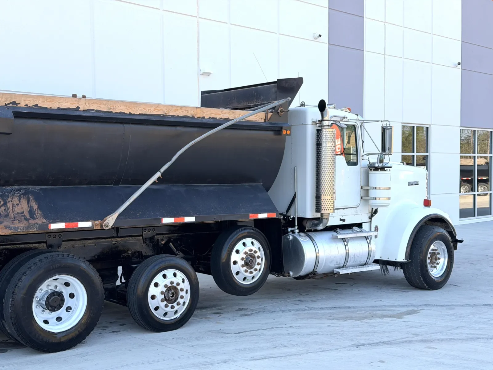 2001 Kenworth W900 - image 8