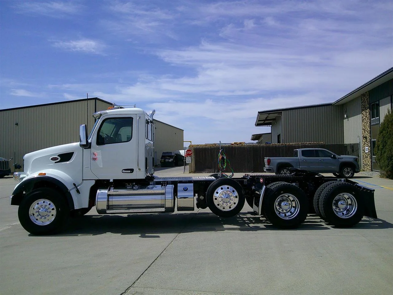 2027 Peterbilt 567 in Fargo, ND — photo 3