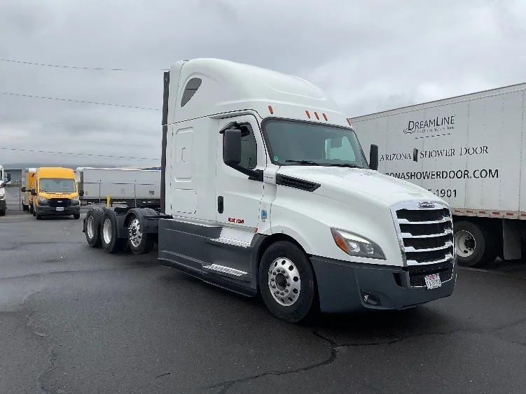2020 Freightliner Cascadia in Clackamas, OR