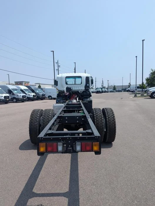 2025 Isuzu FTR - image 8