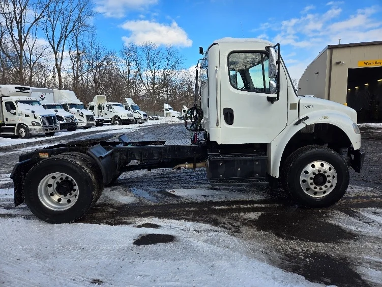 2018 Freightliner M2 106 - image 8