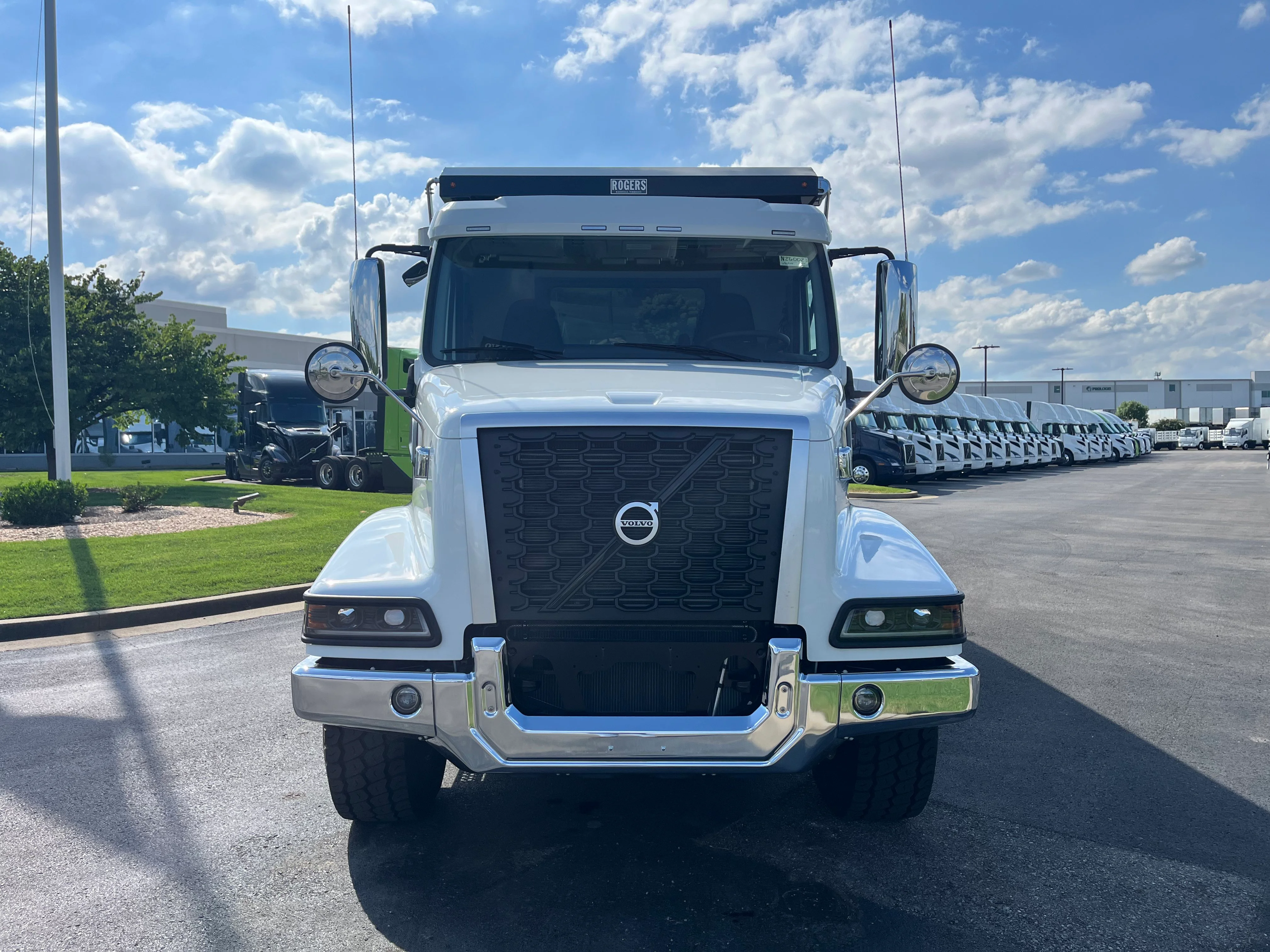 2026 Volvo VHD 300 in La Vergne, TN — photo 8