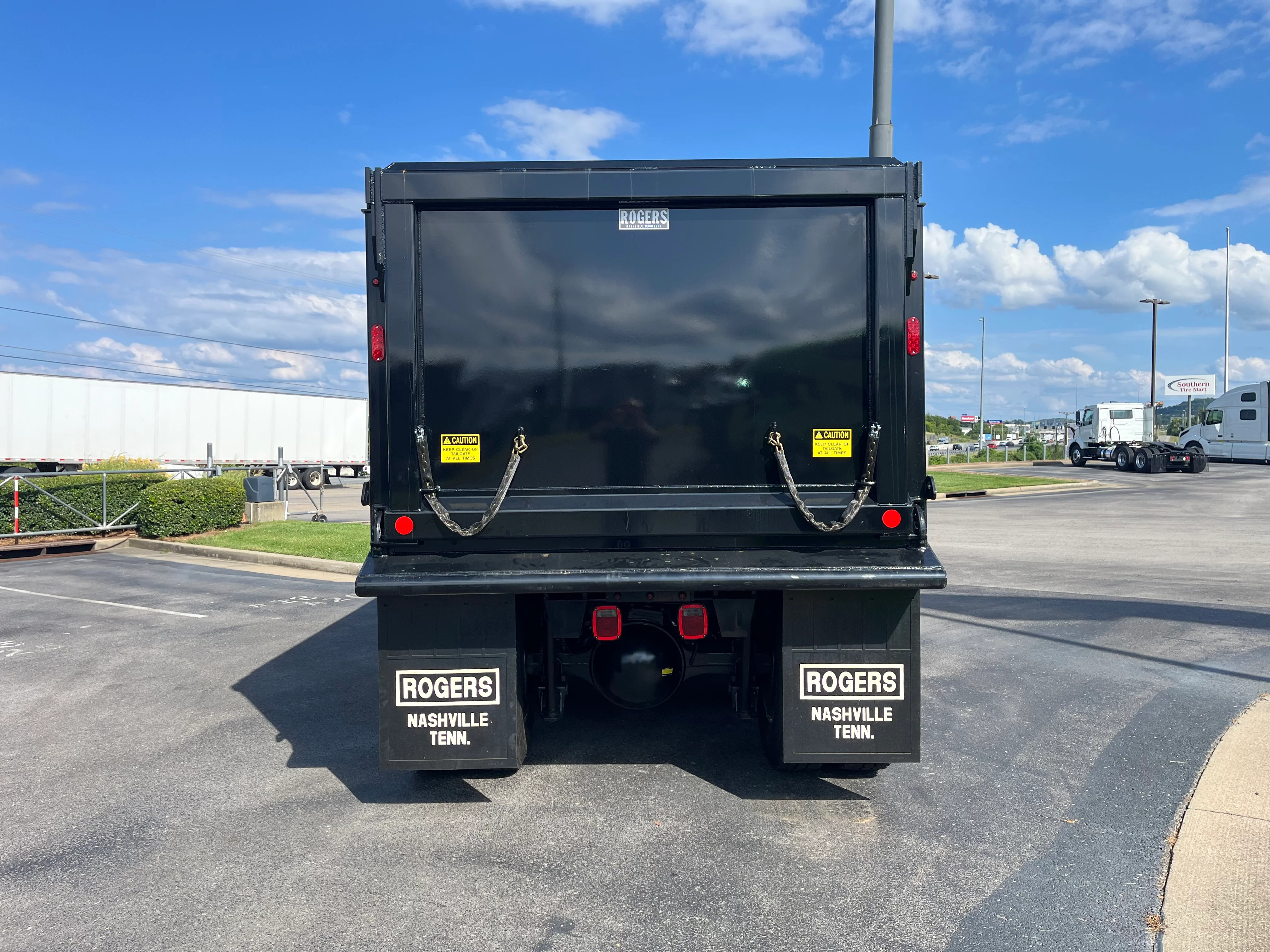 2026 Volvo VHD 300 in La Vergne, TN — photo 4
