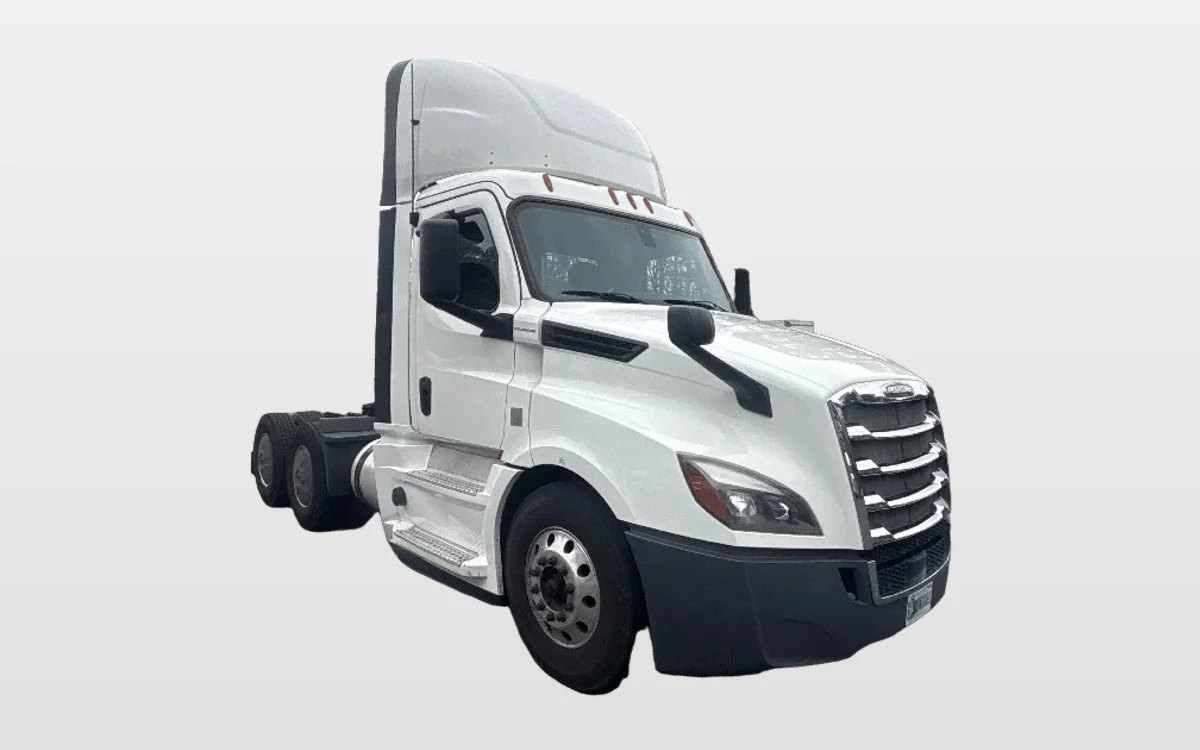 2020 Freightliner Cascadia - image 1