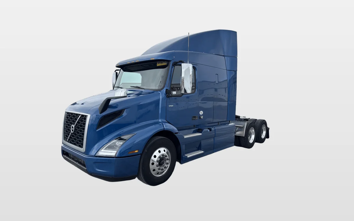 2023 Volvo VNR 640 - image 1
