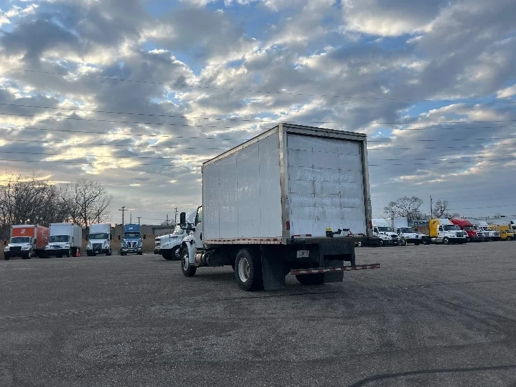 2020 International MV - image 6