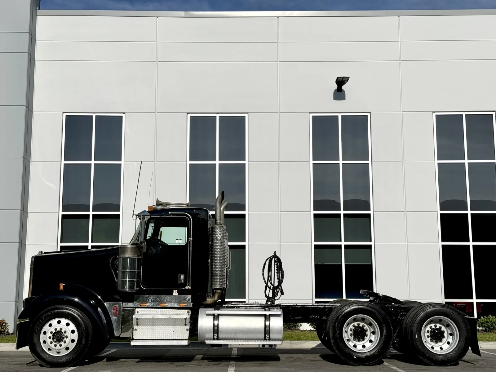 2004 Kenworth W900 in New Lenox, IL — photo 4
