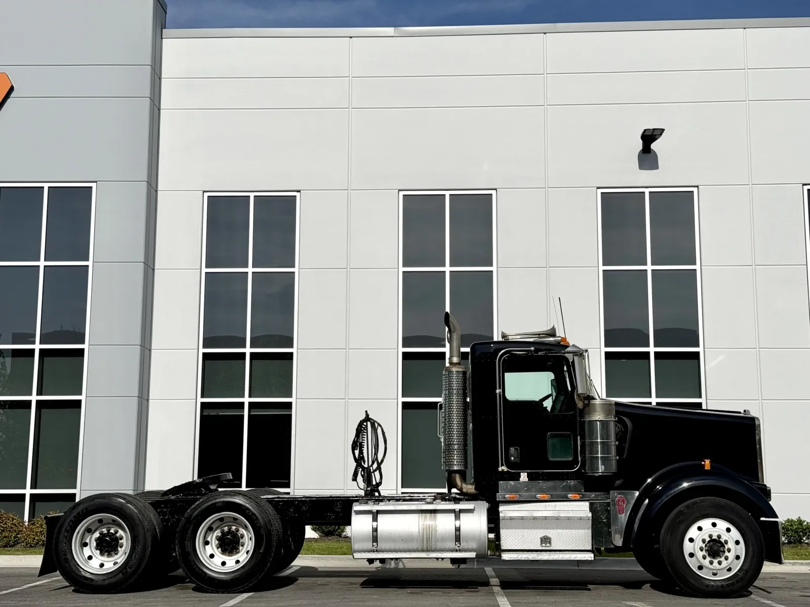 2004 Kenworth W900 in New Lenox, IL — photo 3