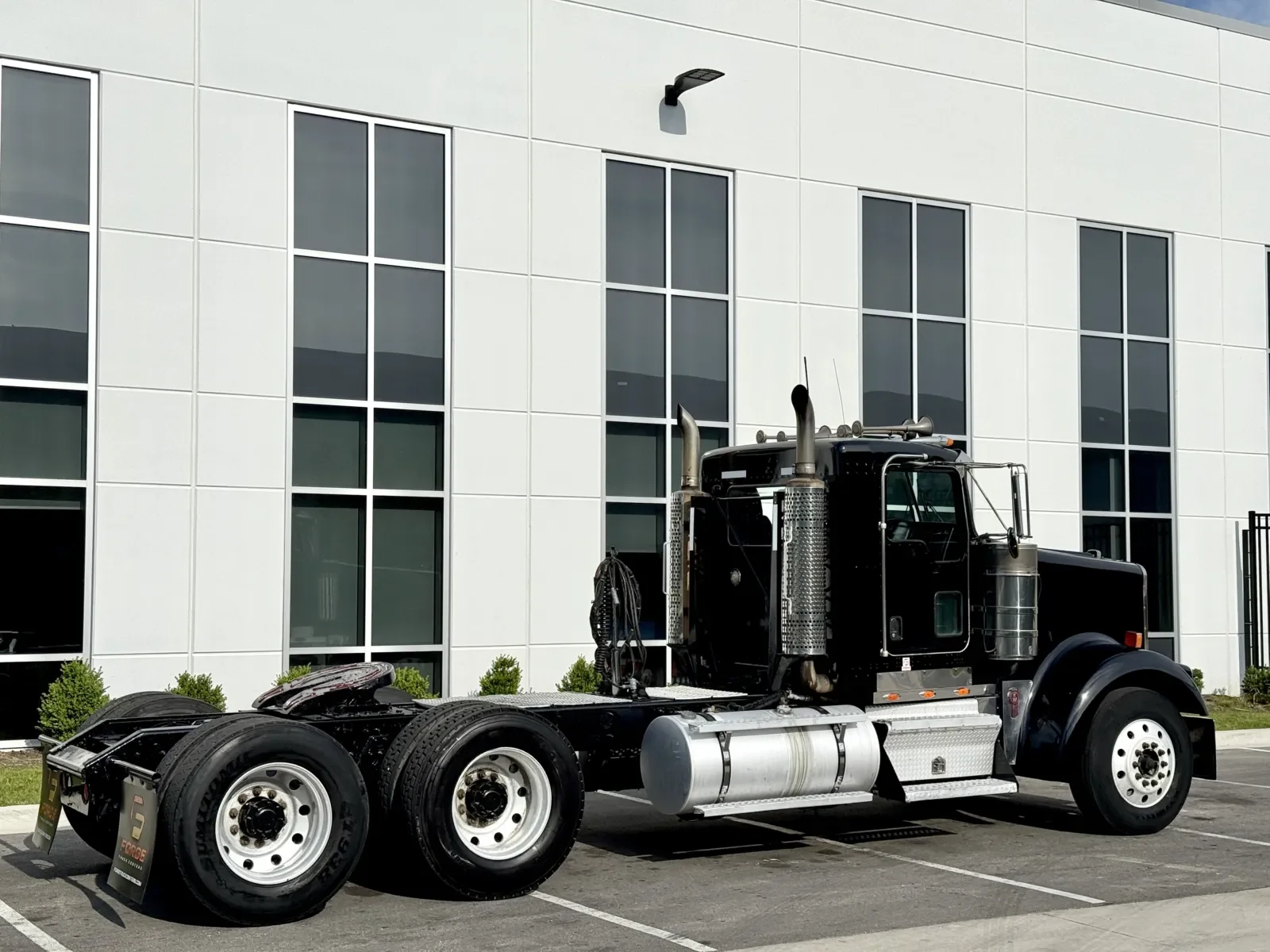 2004 Kenworth W900 in New Lenox, IL — photo 5