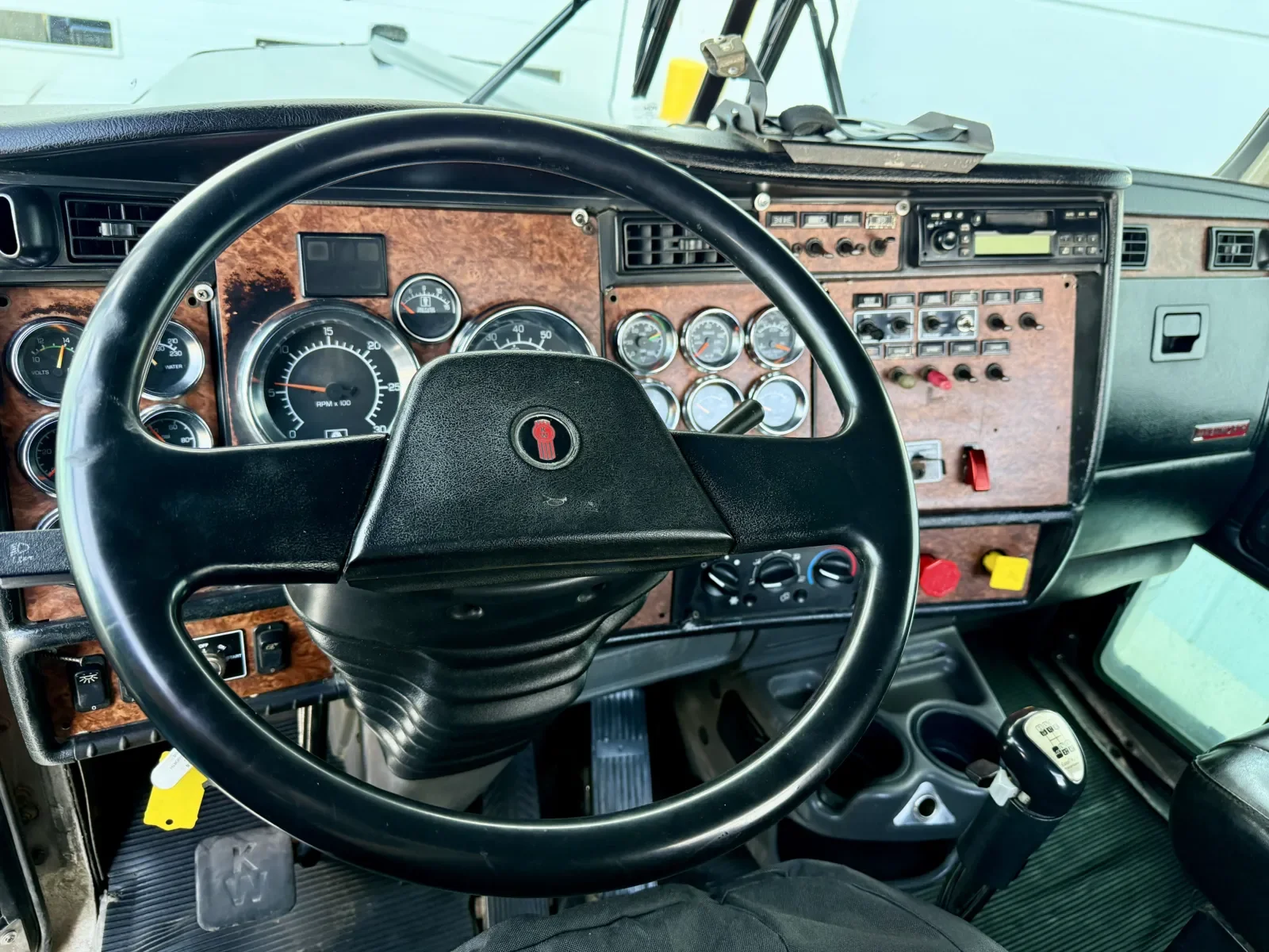 2004 Kenworth W900 in New Lenox, IL — photo 15