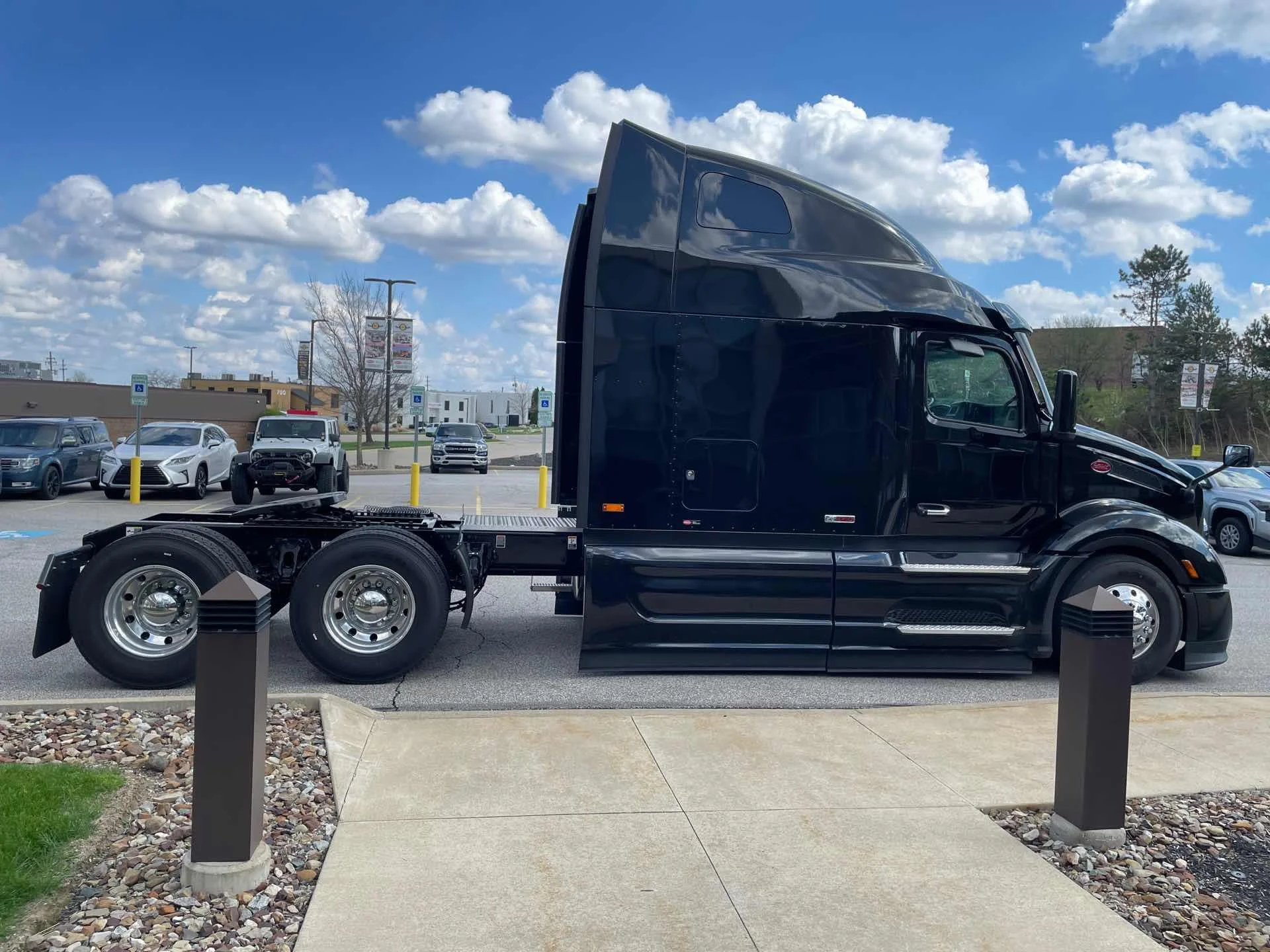 2027 Peterbilt 579 in Broadview Hts, OH — photo 4