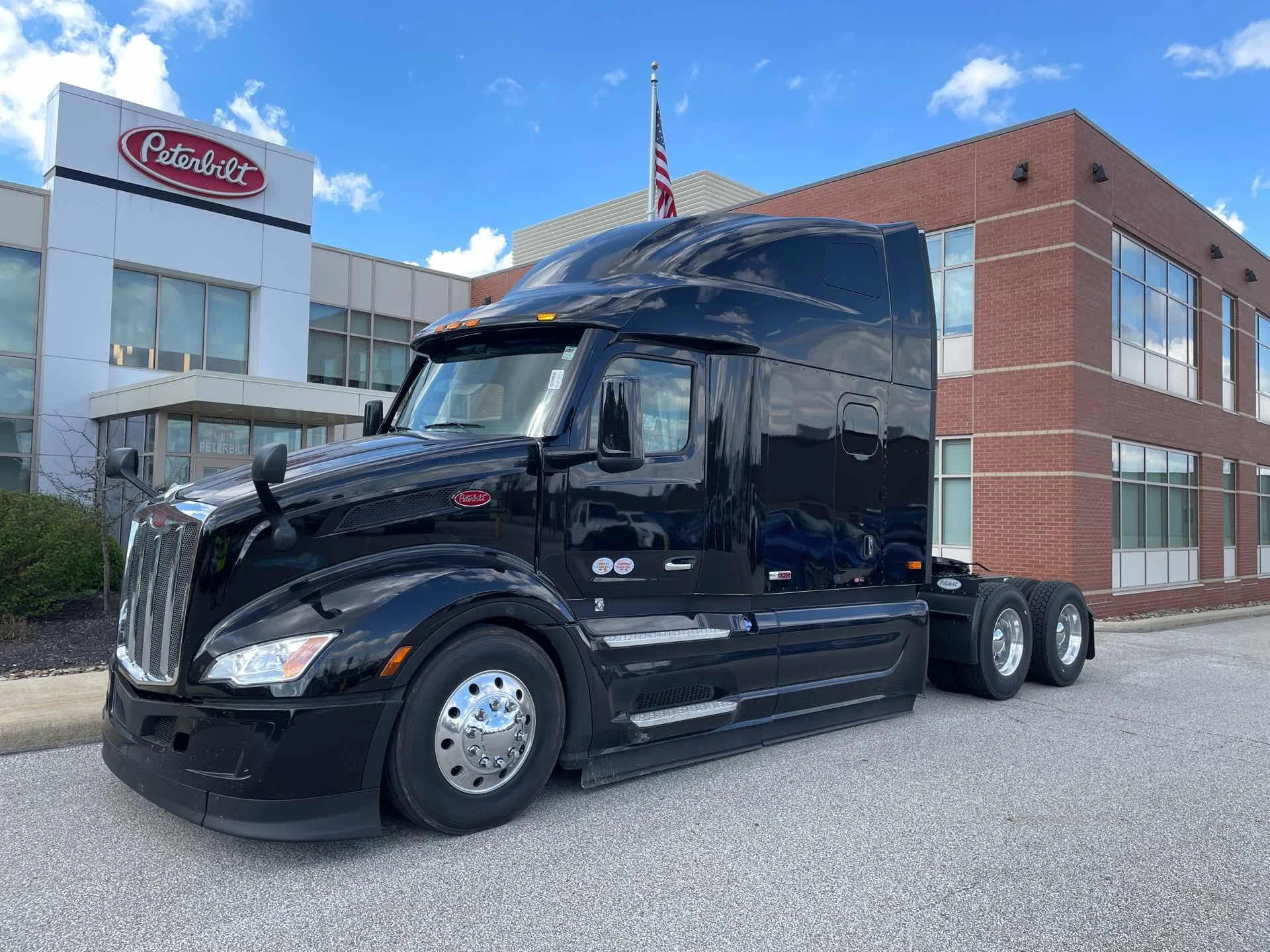 2027 Peterbilt 579 in Etna, OH
