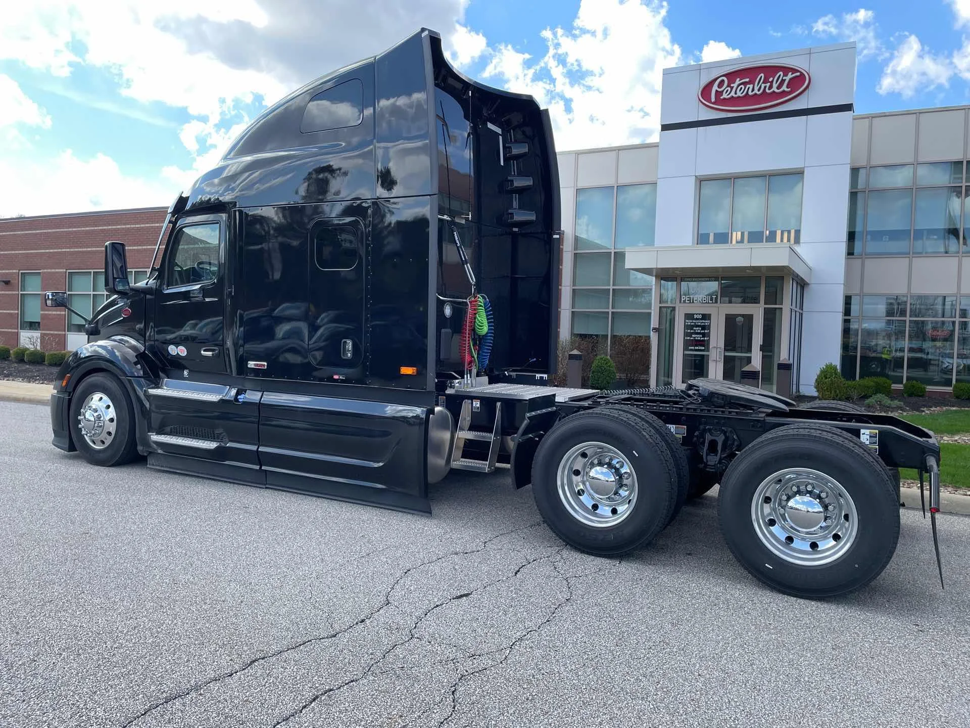 2027 Peterbilt 579 in Etna, OH — photo 2