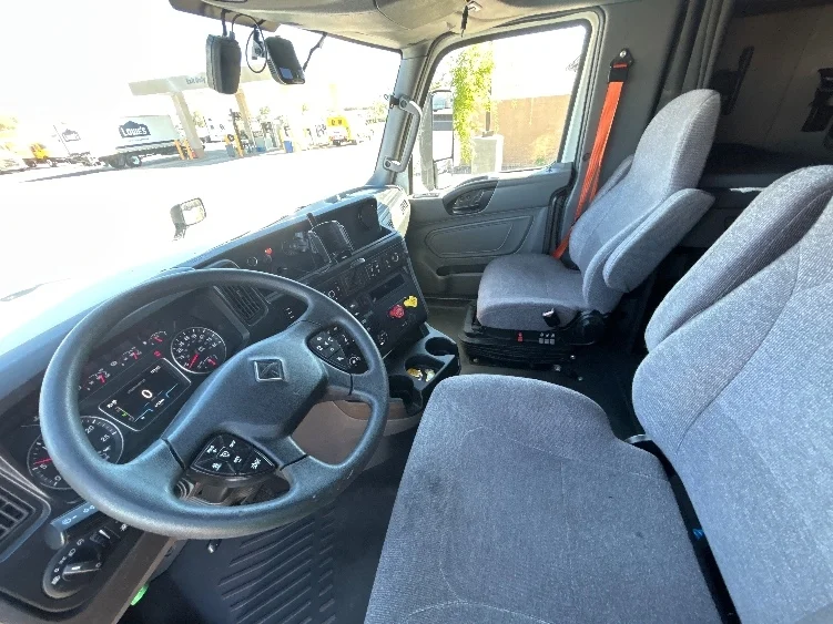 2023 International LT - image 10