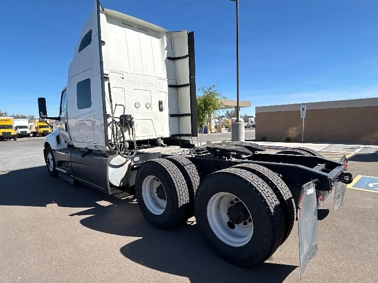 2023 International LT - image 5