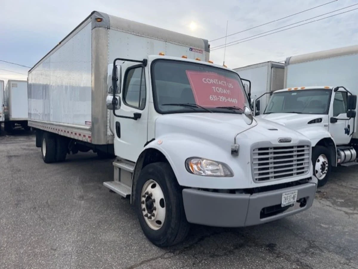 2020 Freightliner M2 106 in Farmingdale, NY — photo 3