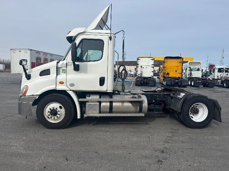 2020 Freightliner Cascadia in La Porte, IN — photo 4