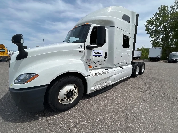 2022 International LT in Fayetteville, NC — photo 3