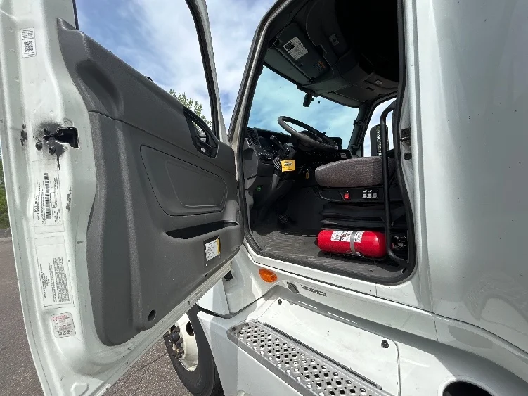 2022 International LT in Fayetteville, NC — photo 9