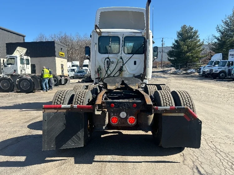2019 Freightliner Cascadia in Jessup, PA — photo 6