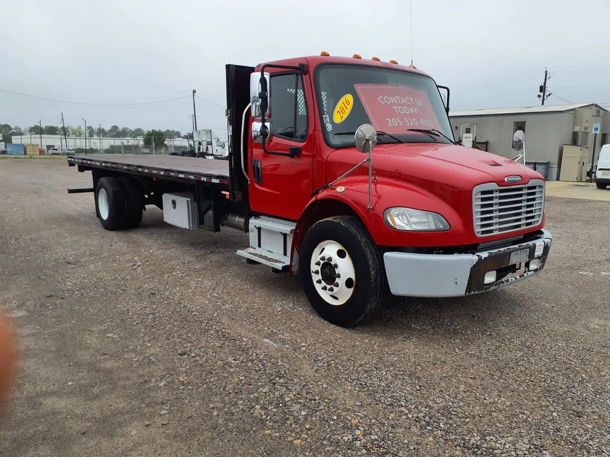 2016 Freightliner M2 106 - image 3