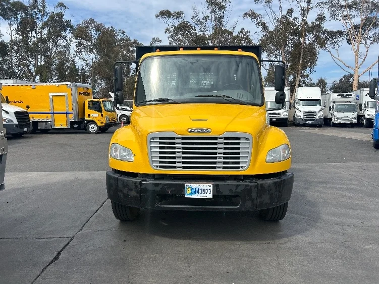 2020 Freightliner M2 106 in Torrance, CA — photo 2