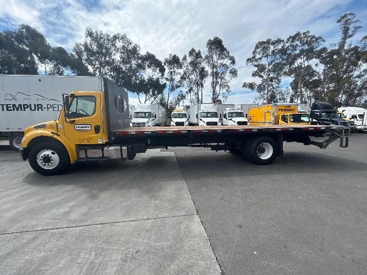 2020 Freightliner M2 106 in Torrance, CA — photo 4